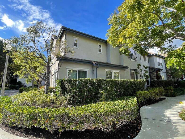 Building Photo - 3351 Via Trentino