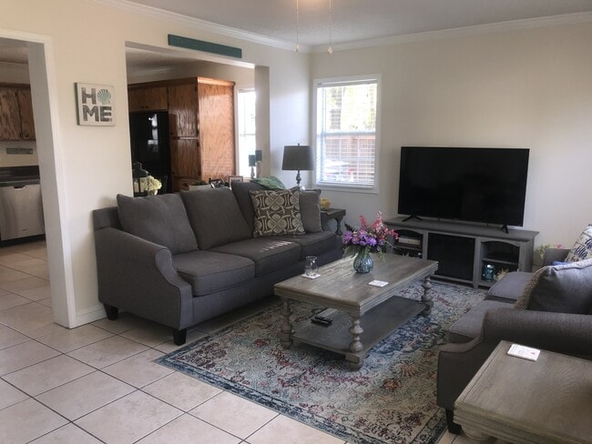 Building Photo - 818 Mccune Ct