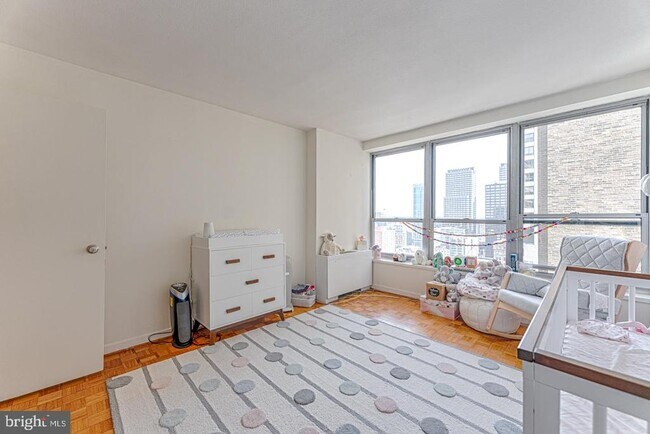 Building Photo - 224 W Rittenhouse Square