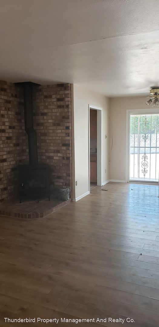 Building Photo - 3 br, 1 bath House - 7407 Leah Drive NE