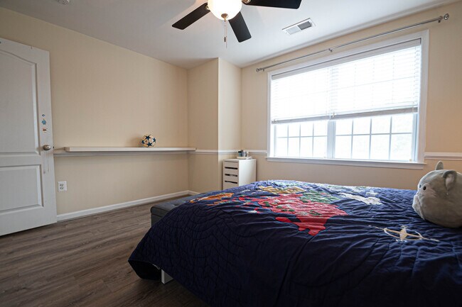 Building Photo - 15446 Painters Cove Way
