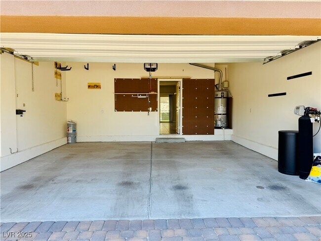 Building Photo - 10277 Crimson Mdw Ave