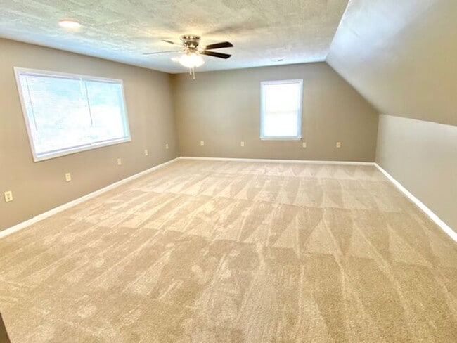 Building Photo - Now Leasing 4 bedroom 2.5 bath home-Southeast Memphis