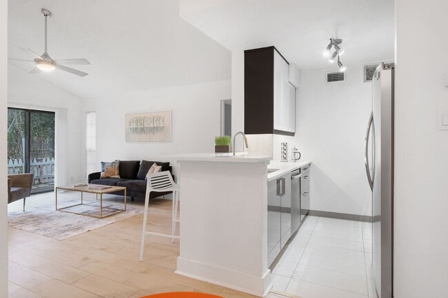 Building Photo - 1601 Faro Dr