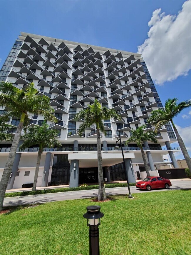 Building Photo - 5252 NW 85th Ave