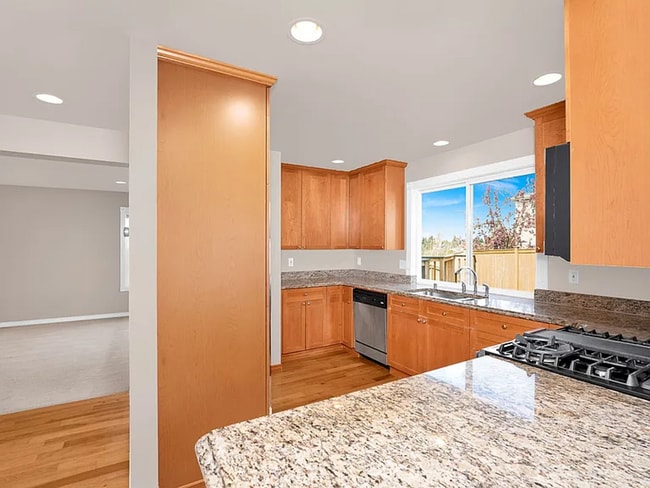 Building Photo - Spacious 3-Story Home with 2 Car Garage and Large Deck!