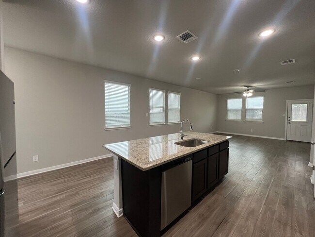 Building Photo - Beautiful 3/2 Single Story Home in Cibolo, TX