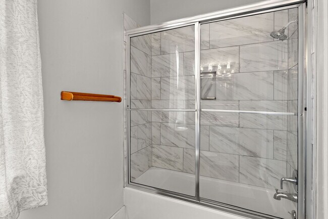 Building Photo - 335 Ashley Ave