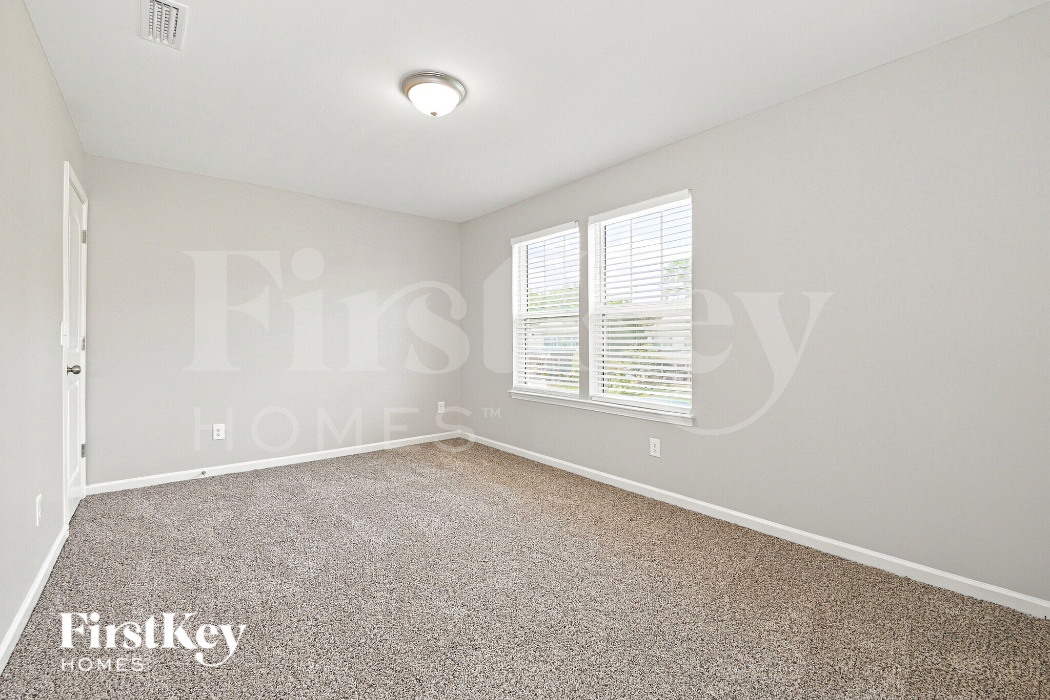 Building Photo - 817 Alexander Commons Dr