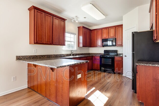 Building Photo - 2978 Clover Rd NW
