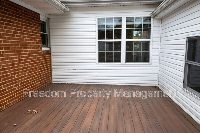 Building Photo - 5914 Ridge View Dr