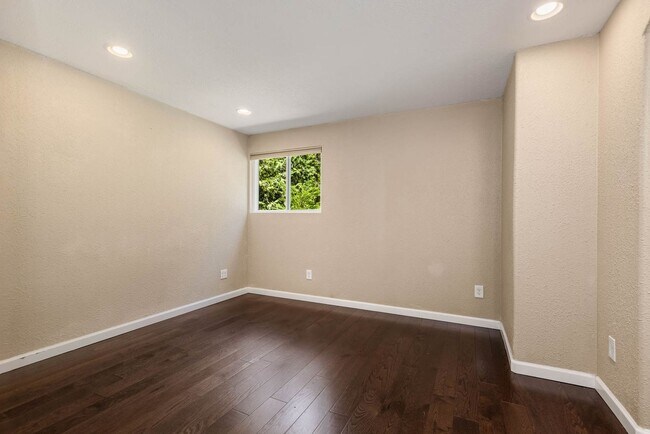 Building Photo - 18011 NE 156th St