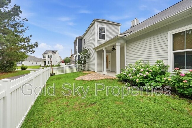 Building Photo - 102 Crabapple Cir
