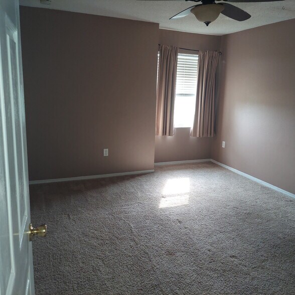 Building Photo - 2400 Feather Sound Dr