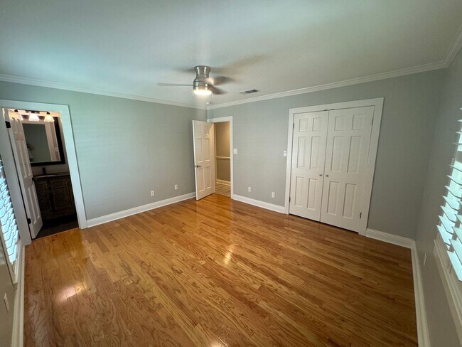 Building Photo - Gulf Breeze Proper - 5 bedroom, 3.5 bathro...