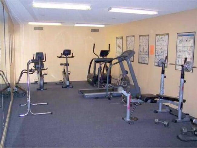 Building Photo - Mission Valley-Beautifully Updated Condo-N...