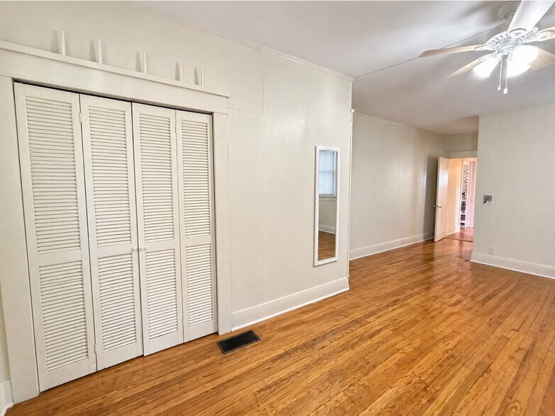 Building Photo - 2035 Joseph St