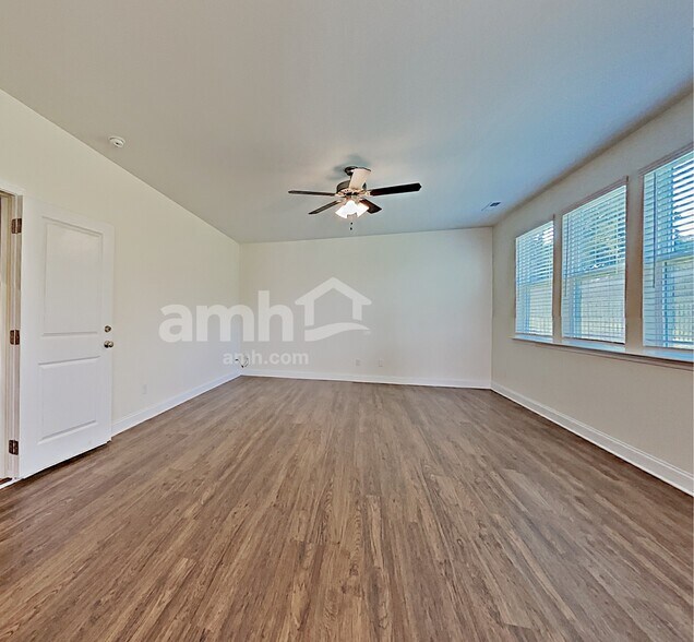 Building Photo - 6161 Rosemore Ln