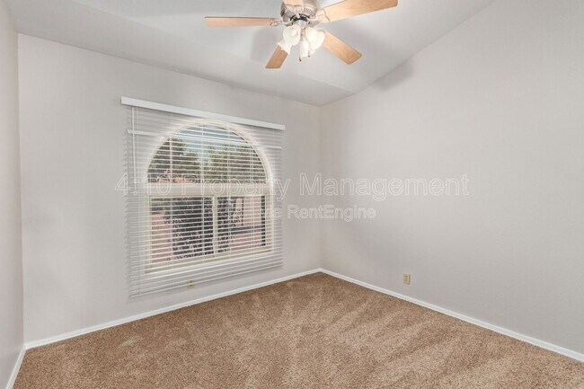 Building Photo - 2381 W Redwood Dr