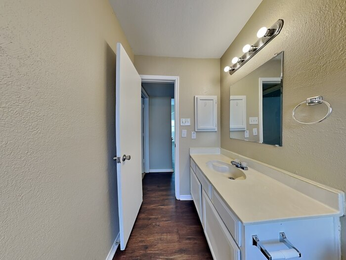 Building Photo - 13116 Rustic Trail