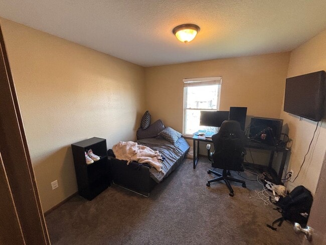 Building Photo - Your Dream Home Awaits – Gorgeous 4 Bed / 2.5 Bath with Spacious Backyard & Attached Garage