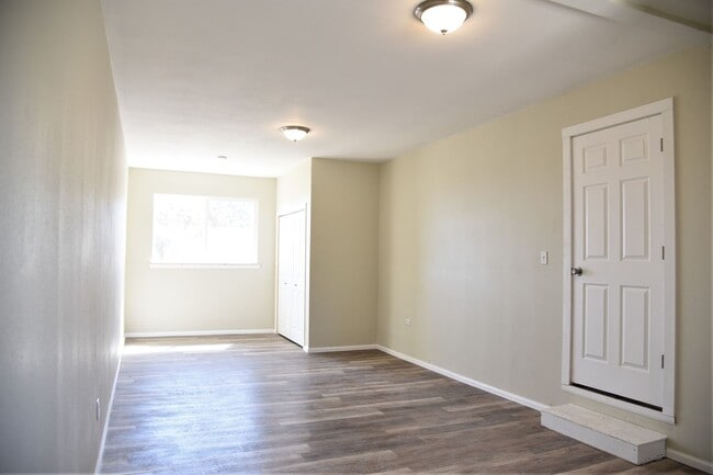 Building Photo - 226 Waverly Ave