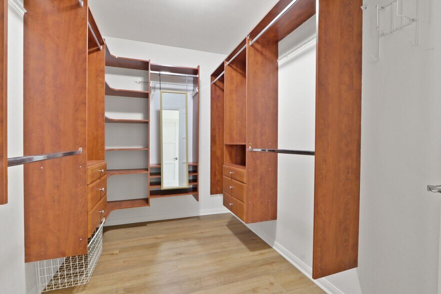 Building Photo - 4232 Walnut