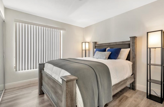 Building Photo - Exclusive Corona Del Mar Condo