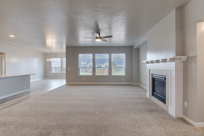 Building Photo - Newer home in Meridian  2100Sqft, Goldengrove Sub., Room for all of your Toys