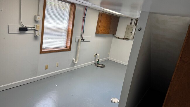 Building Photo - 525 E 47th St