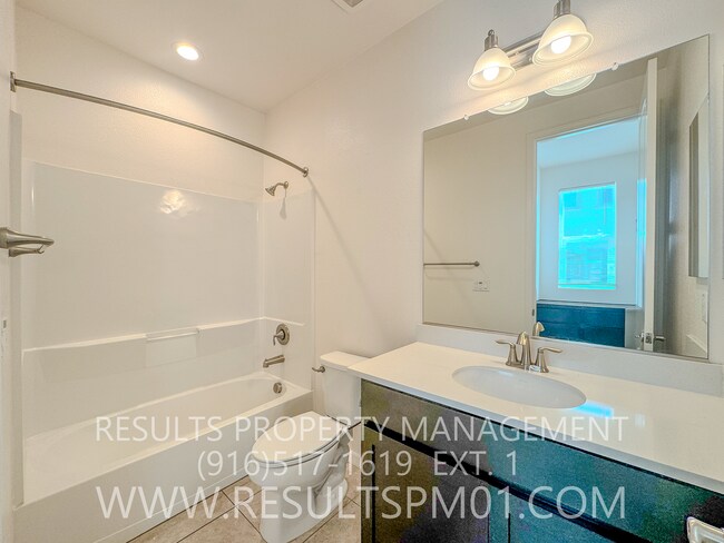 Building Photo - Beautifully upgraded Four bedroom w Loft