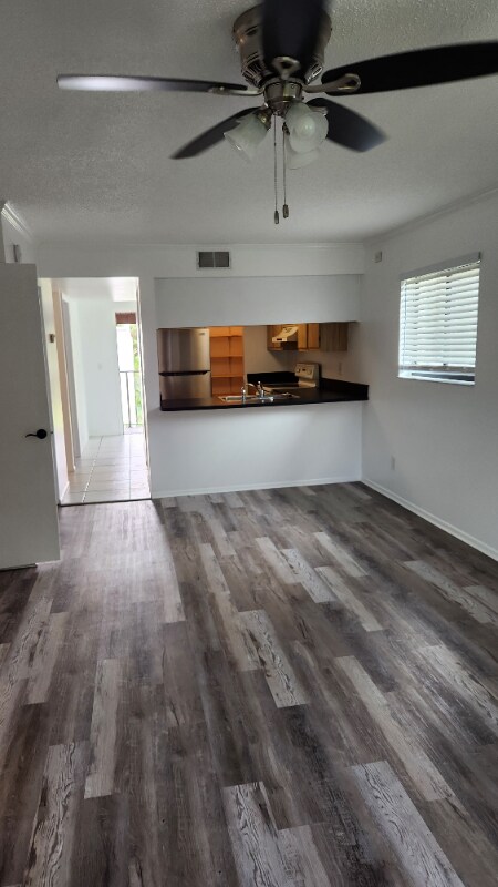 Building Photo - 420 Breakwater Dr