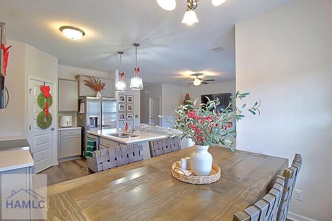 Building Photo - 1560 Arnall Dr