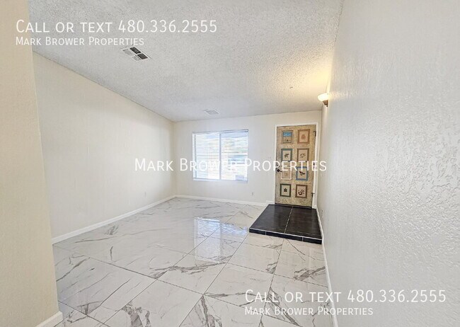 Building Photo - 643 W Medina Ave