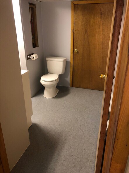 Bathroom to Laundry View - 914 w walnut st