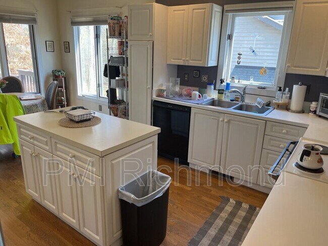 Building Photo - 11418 Hardwood Dr
