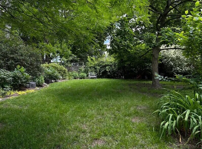 Building Photo - 37 Greenough Ave