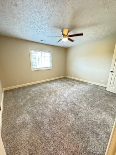 Building Photo - 5100 Emerald Dr
