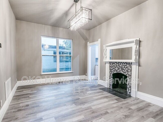 Building Photo - 503 E Springer Ave