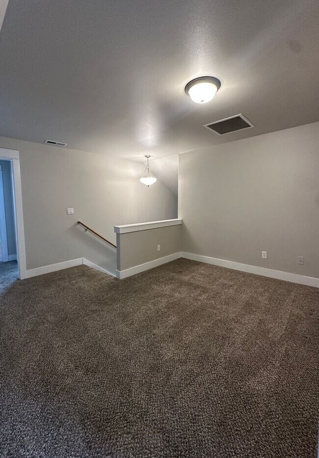 Building Photo - Beautiful home in SE Bend near Jewell Elementary!