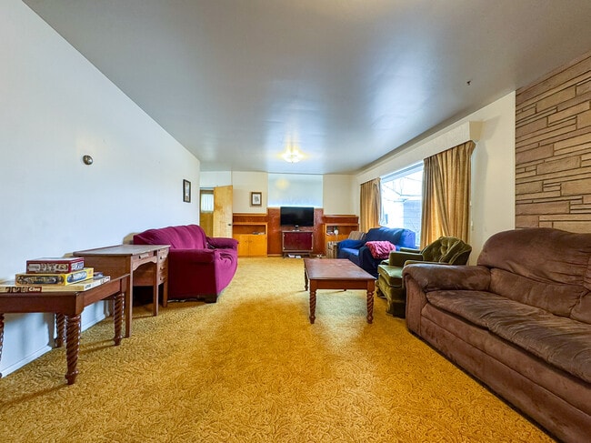 Building Photo - 845 E 820 N