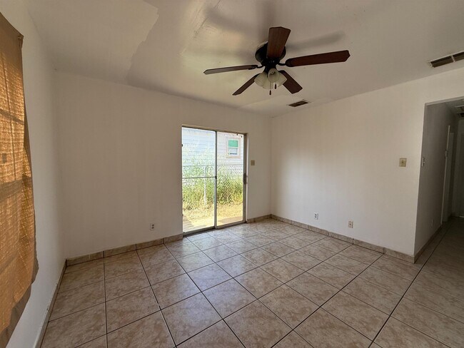 Building Photo - 308 Larga Vista Dr