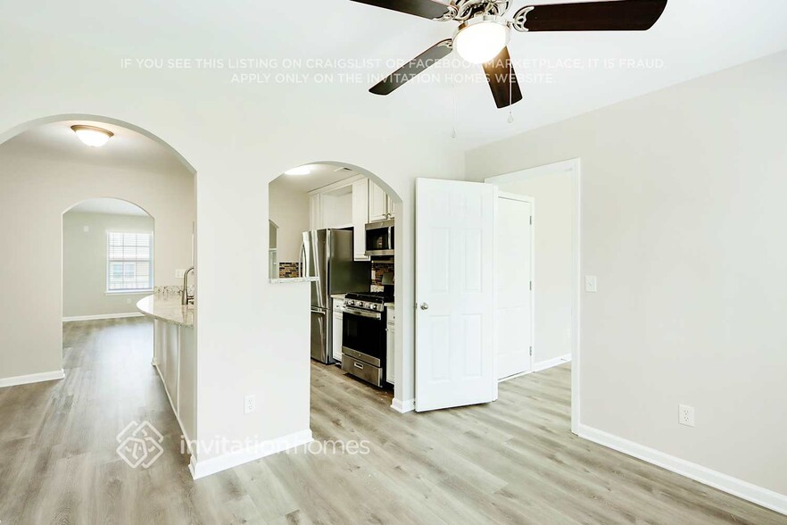 Building Photo - 5000 Buckeye Pl
