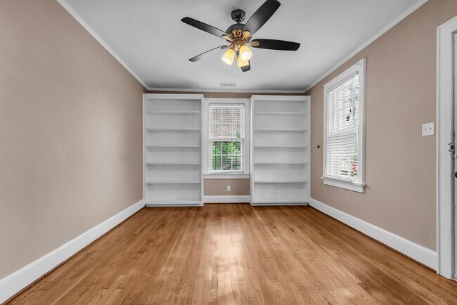 Building Photo - 2 bed 1 bath by the University of Memphis