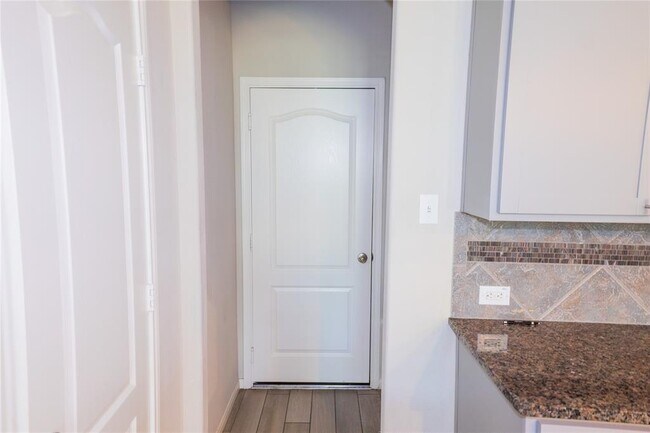 Building Photo - 918 Marigold Park Pl