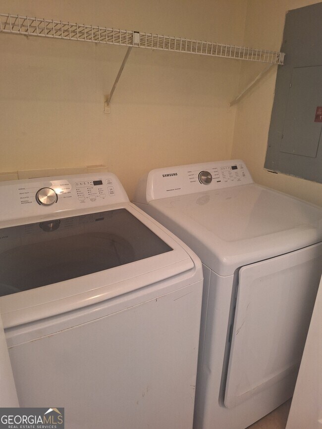 Building Photo - 1514 Stoneleigh Cir