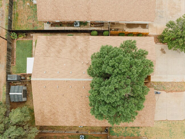 Building Photo - 6424 Amber Dr