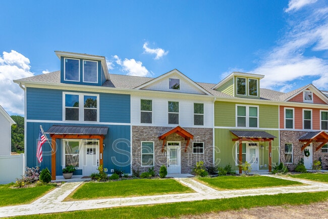 Building Photo - 1886 Young Rd SE