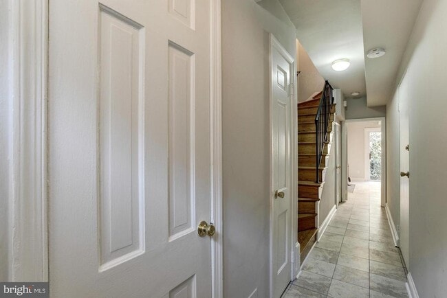 Building Photo - 2531 Queen Annes Ln NW