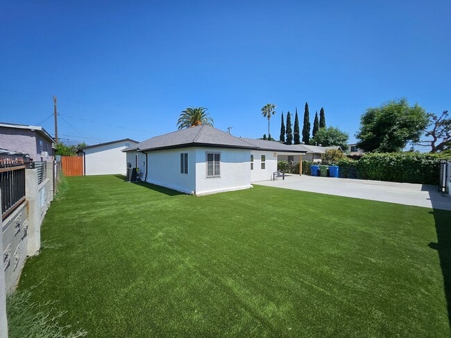 Building Photo - Denny Properties